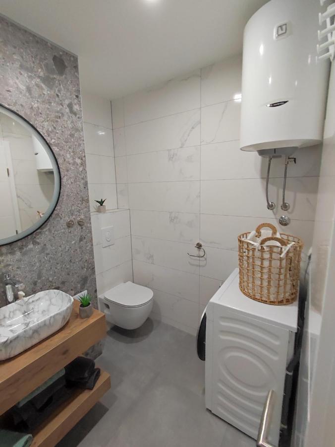 Center Apartment Pia Omis Exterior photo