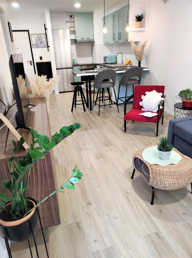 Center Apartment Pia Omis Exterior photo