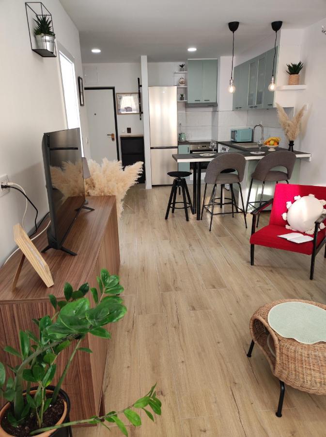 Center Apartment Pia Omis Exterior photo