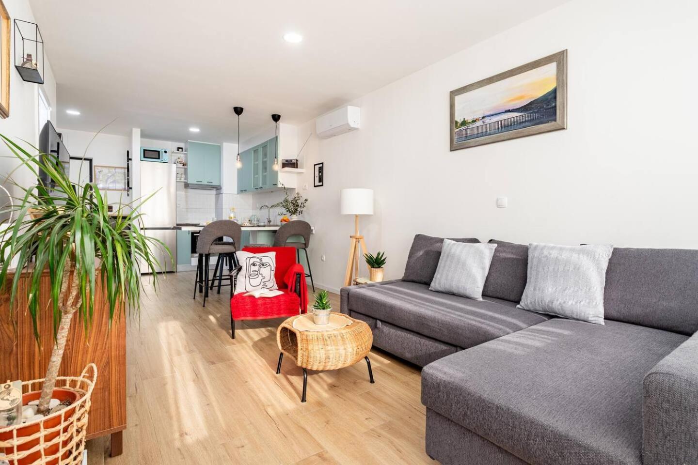 Center Apartment Pia Omis Exterior photo